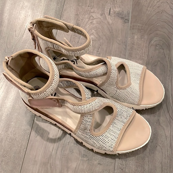 OTBT Beige and Cream Sandals - Picture 1 of 9